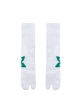 Load image into Gallery viewer, Stingwater Aapi tabi socks white
