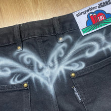 Load image into Gallery viewer,  Stingwater Jean Shorts black Airbrush Kevin Mejia
