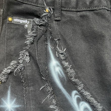 Load image into Gallery viewer,  Stingwater Jean Shorts black Airbrush Kevin Mejia
